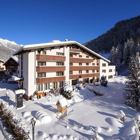 "Quality Hosts Arlberg" Hotel Garni Moessmer サンクト・アントン・アム・アールベルク エクステリア 写真