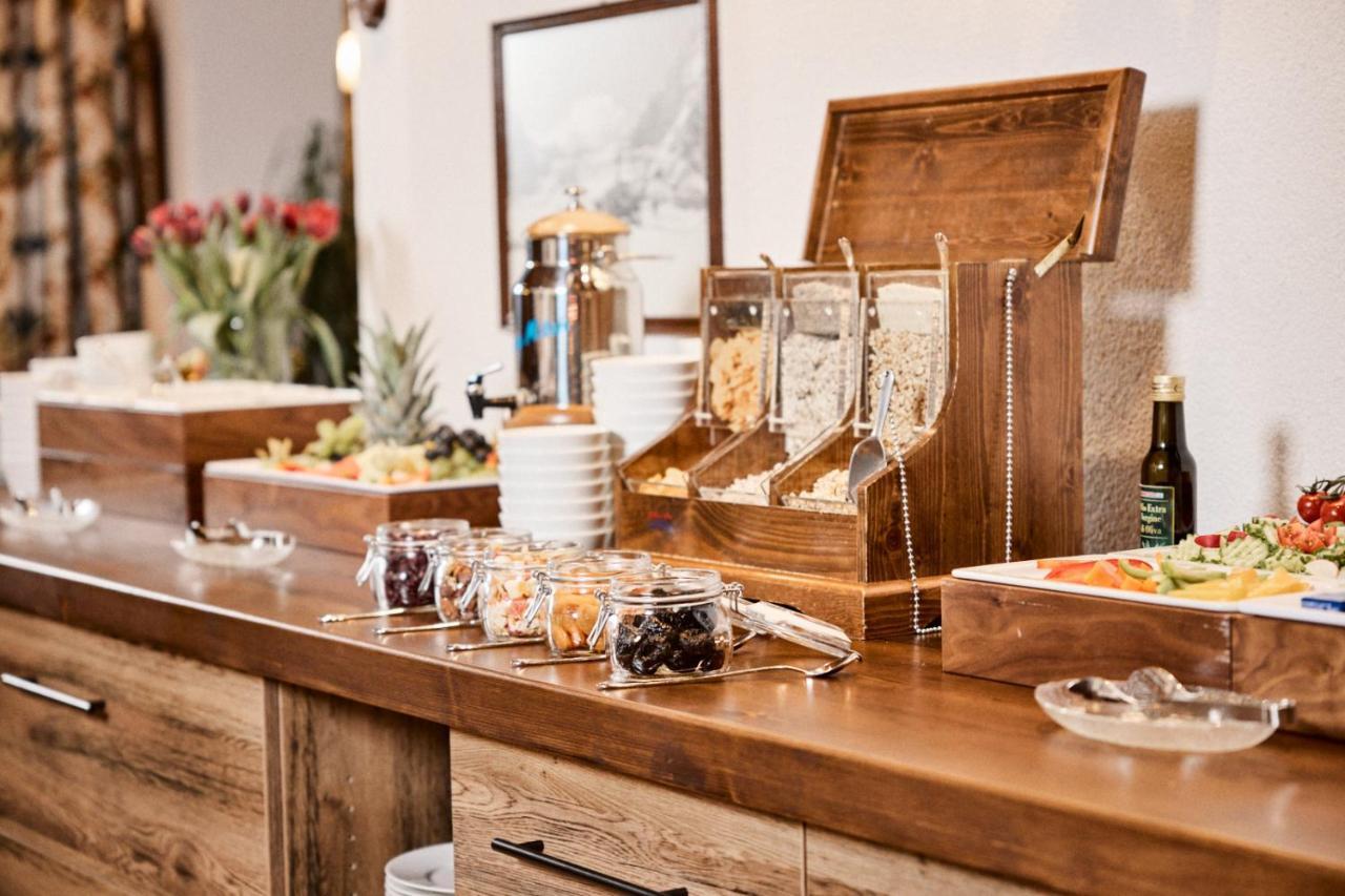 "Quality Hosts Arlberg" Hotel Garni Moessmer サンクト・アントン・アム・アールベルク エクステリア 写真