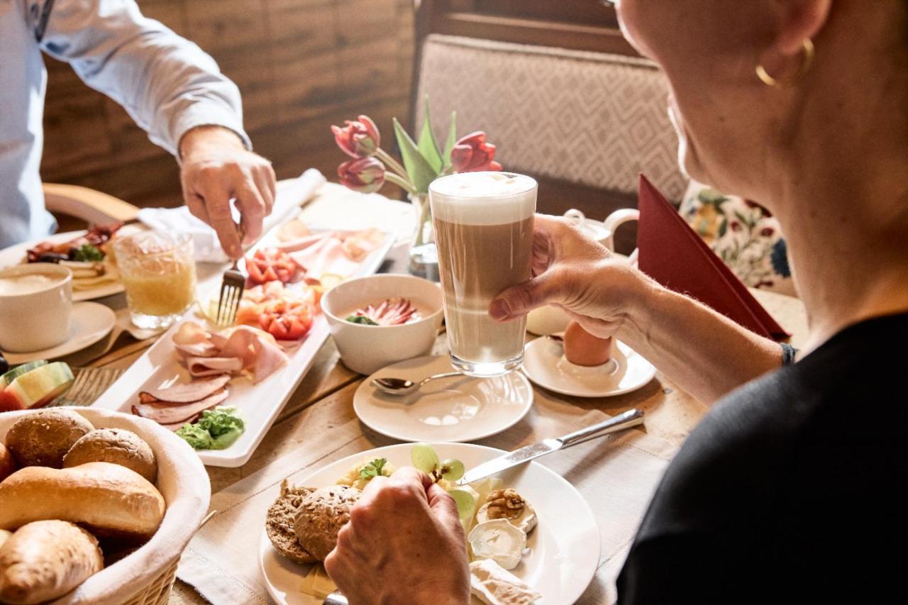 "Quality Hosts Arlberg" Hotel Garni Moessmer サンクト・アントン・アム・アールベルク エクステリア 写真