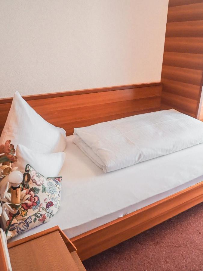 "Quality Hosts Arlberg" Hotel Garni Moessmer サンクト・アントン・アム・アールベルク エクステリア 写真