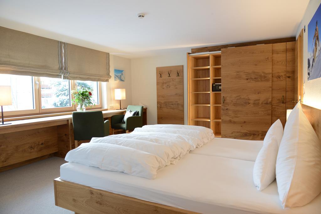 "Quality Hosts Arlberg" Hotel Garni Moessmer サンクト・アントン・アム・アールベルク エクステリア 写真