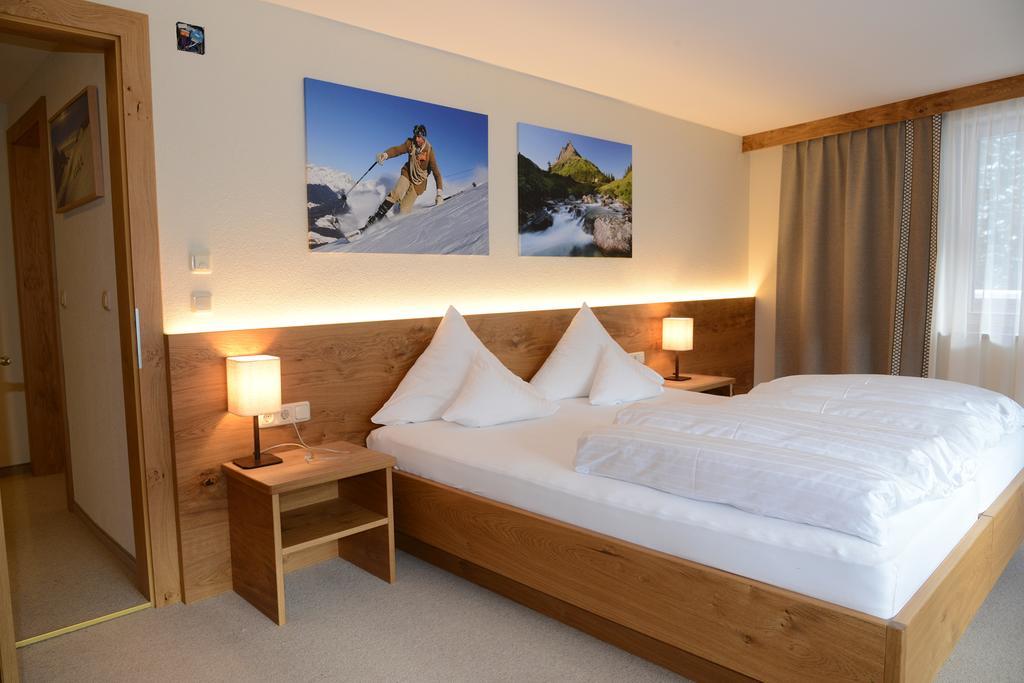 "Quality Hosts Arlberg" Hotel Garni Moessmer サンクト・アントン・アム・アールベルク エクステリア 写真
