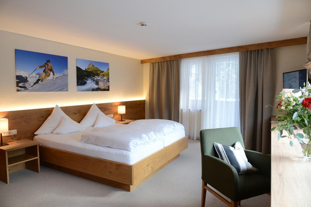 "Quality Hosts Arlberg" Hotel Garni Moessmer サンクト・アントン・アム・アールベルク エクステリア 写真