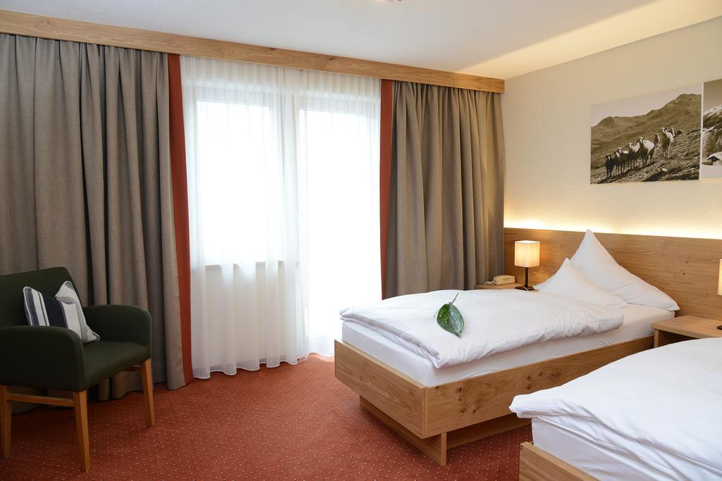 "Quality Hosts Arlberg" Hotel Garni Moessmer サンクト・アントン・アム・アールベルク エクステリア 写真