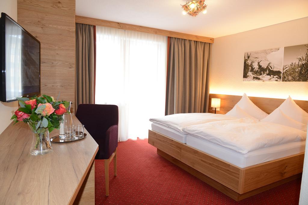 "Quality Hosts Arlberg" Hotel Garni Moessmer サンクト・アントン・アム・アールベルク エクステリア 写真