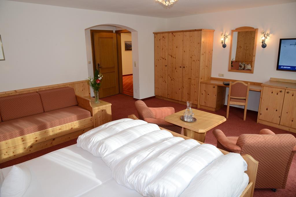 "Quality Hosts Arlberg" Hotel Garni Moessmer サンクト・アントン・アム・アールベルク エクステリア 写真