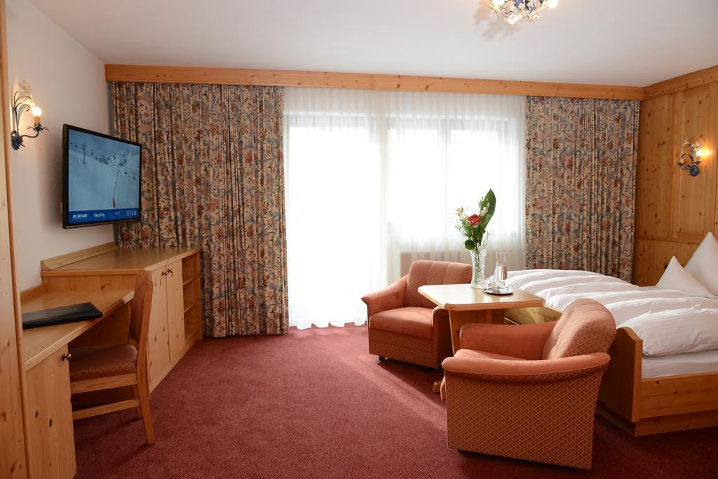 "Quality Hosts Arlberg" Hotel Garni Moessmer サンクト・アントン・アム・アールベルク エクステリア 写真