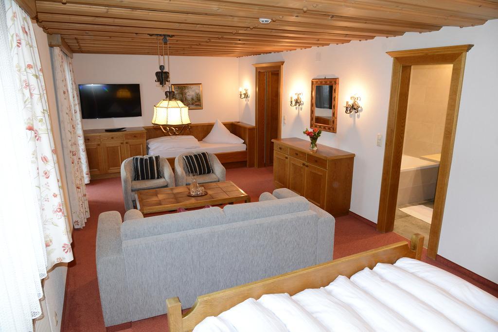 "Quality Hosts Arlberg" Hotel Garni Moessmer サンクト・アントン・アム・アールベルク エクステリア 写真