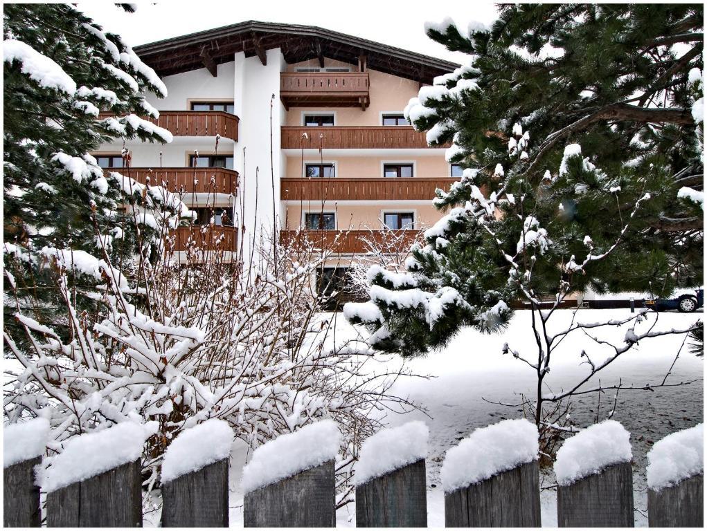 "Quality Hosts Arlberg" Hotel Garni Moessmer サンクト・アントン・アム・アールベルク エクステリア 写真
