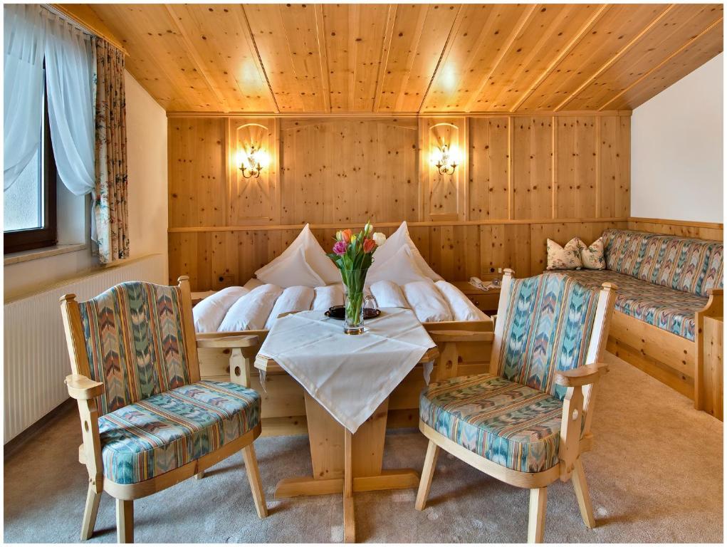 "Quality Hosts Arlberg" Hotel Garni Moessmer サンクト・アントン・アム・アールベルク エクステリア 写真