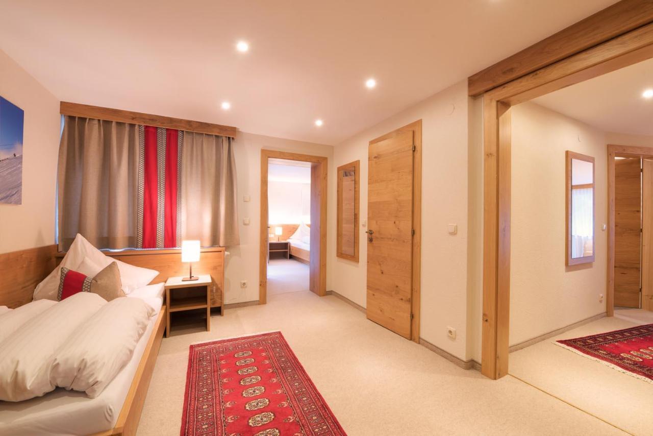 "Quality Hosts Arlberg" Hotel Garni Moessmer サンクト・アントン・アム・アールベルク エクステリア 写真