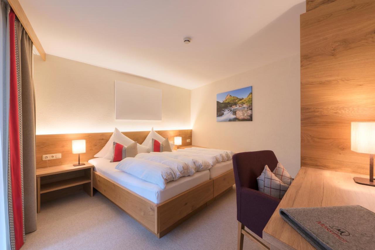 "Quality Hosts Arlberg" Hotel Garni Moessmer サンクト・アントン・アム・アールベルク エクステリア 写真