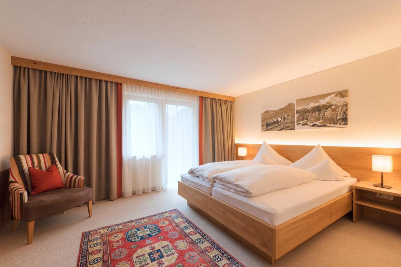 "Quality Hosts Arlberg" Hotel Garni Moessmer サンクト・アントン・アム・アールベルク エクステリア 写真
